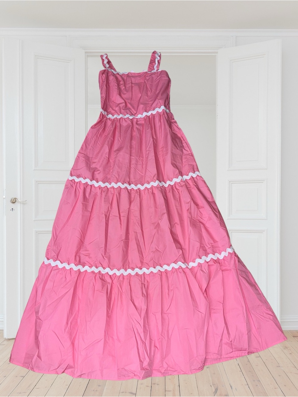 🆕#307~Red Leaf~Pink Tiered Maxi Dress with White Trim, Size Sm